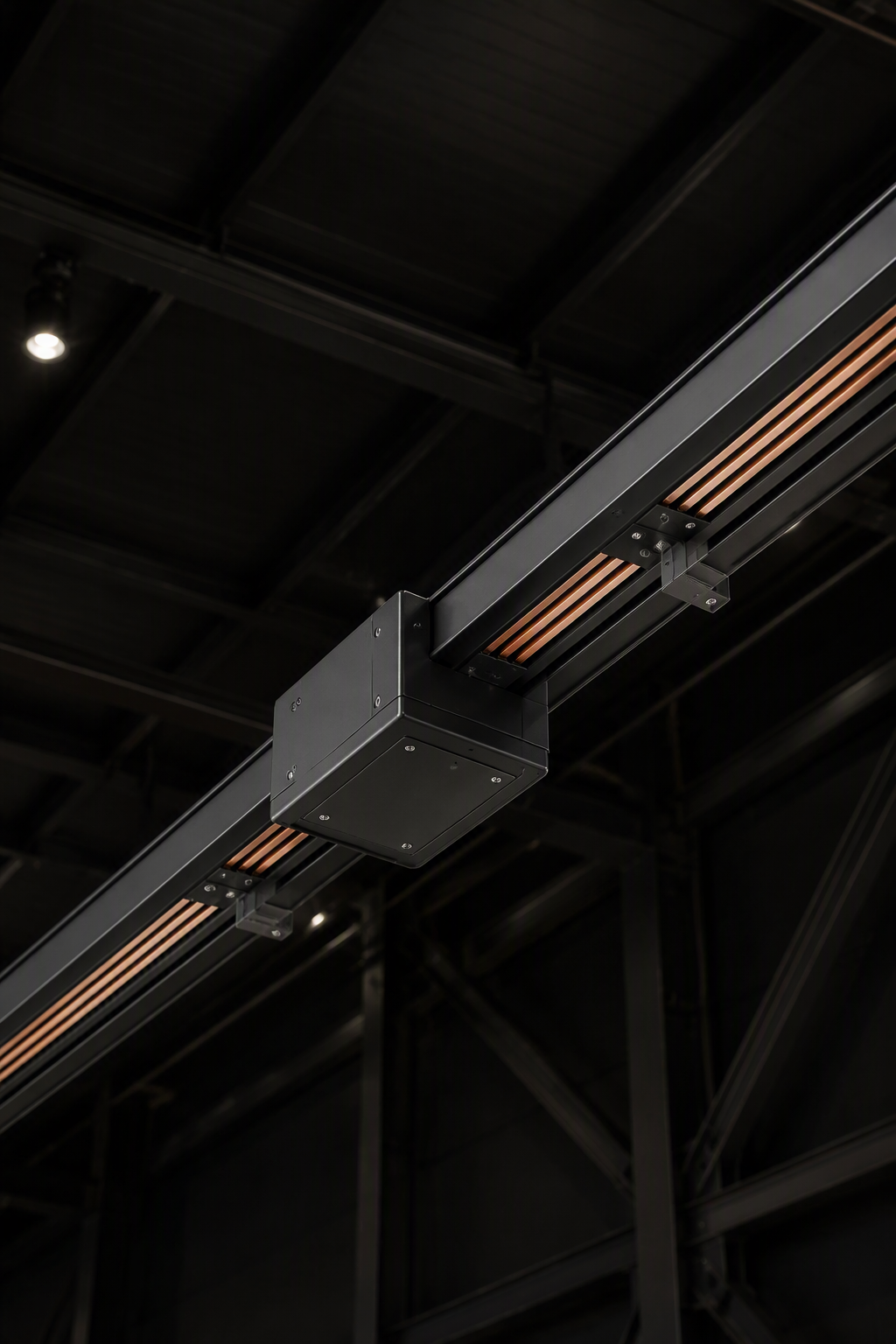 Overhead busway trunking with tap-off box